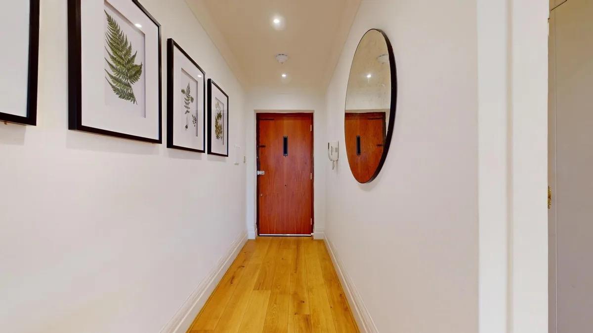 3 bed property in Park Road, London